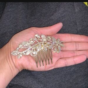 Elegant Gold Floral Hair Comb